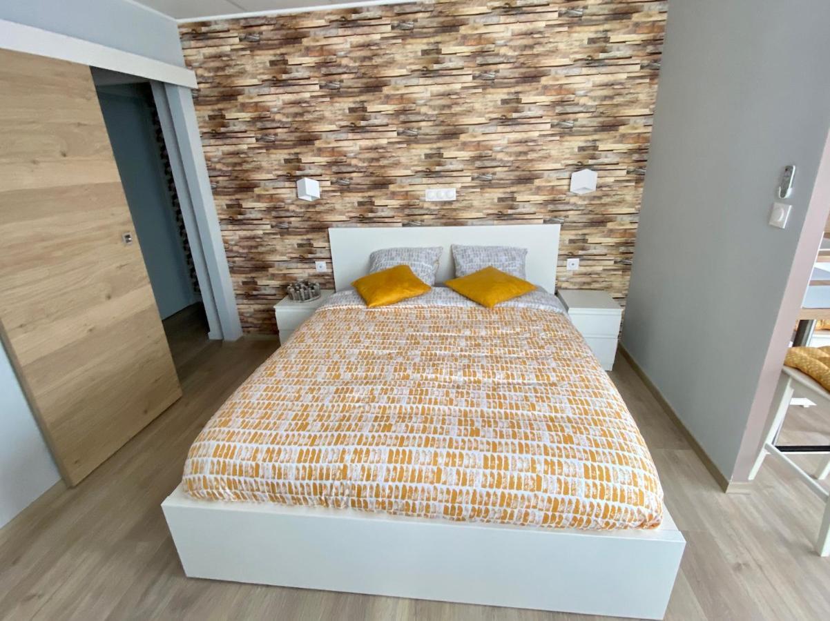 Logements Equipes A Onnaing Avec Espace Balneo En Option Proche Toyota, Autoroute Et Valenciennes المظهر الخارجي الصورة
